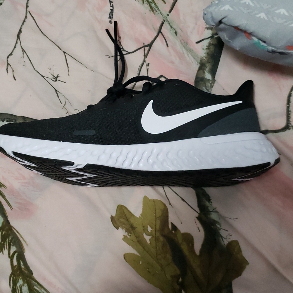 Nike revolution 5